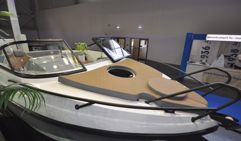 Coaster 600 DC elektromos 50 LE  kabinos day cruiser full