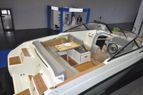 Coaster 600 DC elektromos 50 LE  kabinos day cruiser