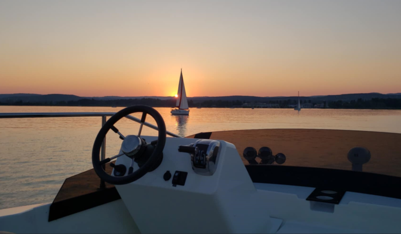 Suncamper 35 – majdnem új 2023 elektromos lakó / túrahajó céges értékesítés full