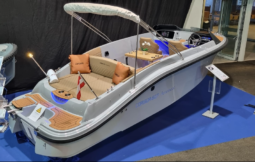CORSIVA 607  RUNABOUT Stream edition – elektromos nagy teljesítményű day cruiser full