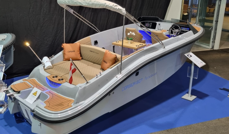 CORSIVA 607  RUNABOUT Stream edition – elektromos nagy teljesítményű day cruiser full