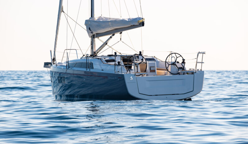 Új Beneteau Oceanis 34.1 vitorlás hajó full