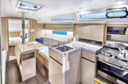 Új Beneteau Oceanis 34.1 vitorlás hajó full