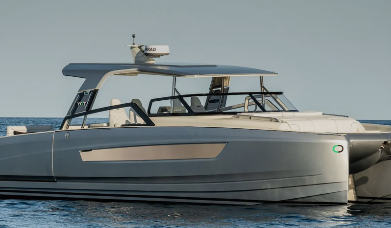 YOT 36 Luxus Katamarán – elektromos Power Catamaran – a Balatonon full