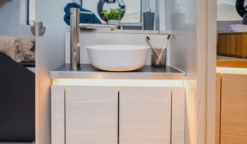 YOT 36 Luxus Katamarán – elektromos Power Catamaran – a Balatonon full