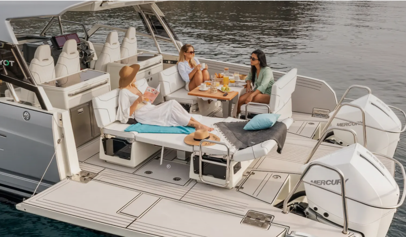 YOT 36 Luxus Katamarán – elektromos Power Catamaran – a Balatonon full