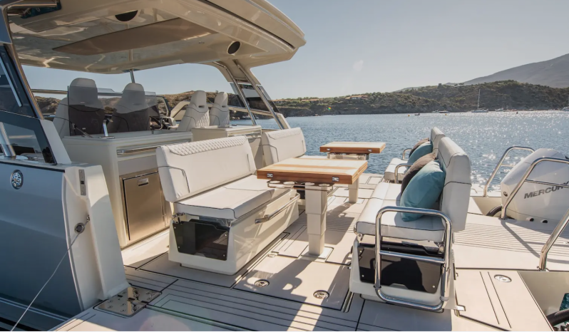 YOT 36 Luxus Katamarán – elektromos Power Catamaran – a Balatonon full