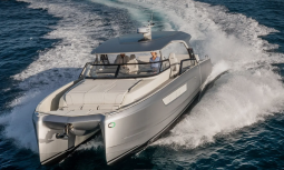 YOT 36 Luxus Katamarán – elektromos Power Catamaran – a Balatonon full