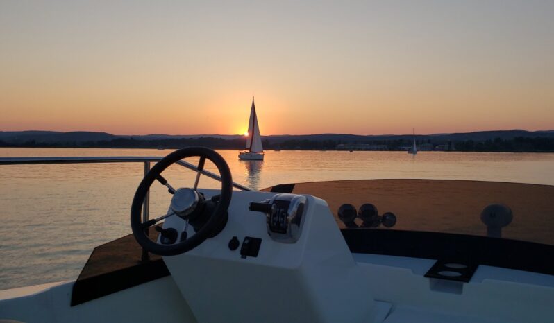 Suncamper 35 – újszerű 2023 elektromos lakó / túrahajó céges értékesítés full