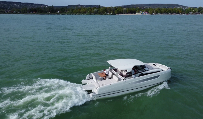 YOT 36 Luxus Katamarán – elektromos Power Catamaran – a Balatonon full