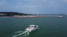 YOT 36 Luxus Katamarán – elektromos Power Catamaran – a Balatonon full