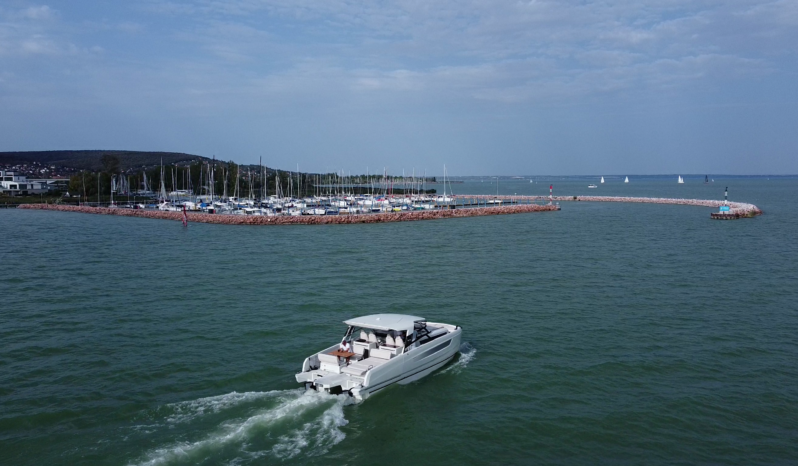 YOT 36 Luxus Katamarán – elektromos Power Catamaran – a Balatonon full