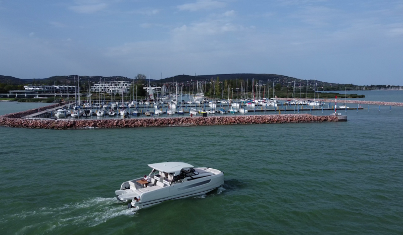 YOT 36 Luxus Katamarán – elektromos Power Catamaran – a Balatonon full