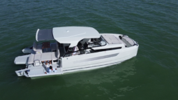 YOT 36 Luxus Katamarán – elektromos Power Catamaran – a Balatonon full