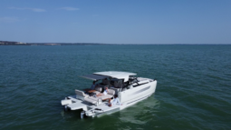 YOT 36 Luxus Katamarán – elektromos Power Catamaran – a Balatonon full