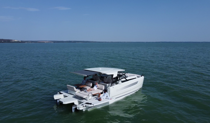 YOT 36 Luxus Katamarán – elektromos Power Catamaran – a Balatonon full