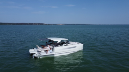 YOT 36 Luxus Katamarán – elektromos Power Catamaran – a Balatonon full