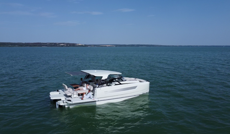 YOT 36 Luxus Katamarán – elektromos Power Catamaran – a Balatonon full