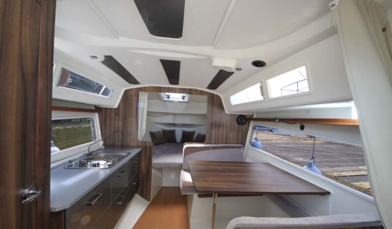 Balt 818 – elektromos lakó/túra yacht prémium felszereltséggel magánszemélytől full