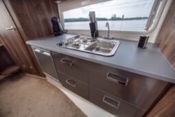 Balt 818 – elektromos lakó/túra yacht prémium felszereltséggel magánszemélytől full