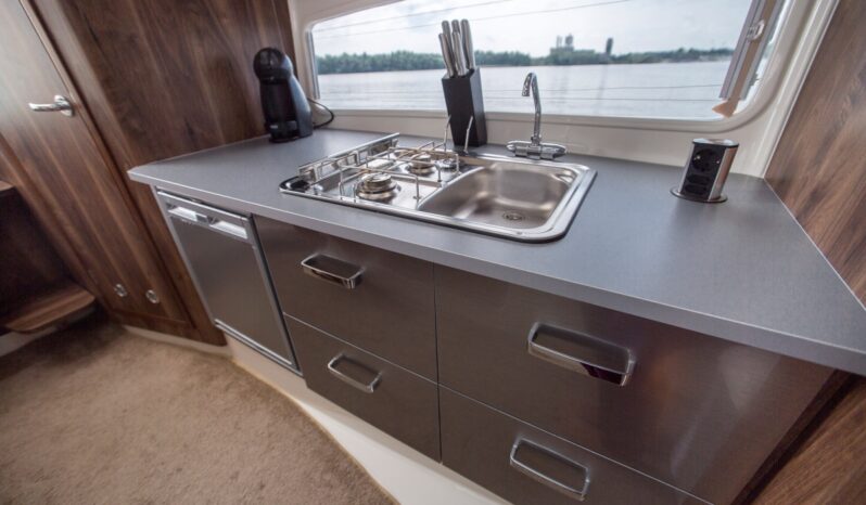 Balt 818 – elektromos lakó/túra yacht prémium felszereltséggel magánszemélytől full