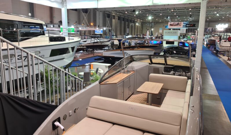 RAND Leisure 28 Nagy teljesítményű 230 kW 70 km/h elektromos, kabinos Day Cruiser full