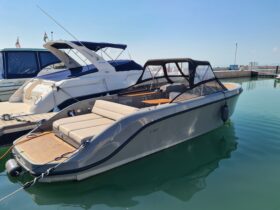 RAND Leisure 28 Nagy teljesítményű 230 kW 70 km/h elektromos, kabinos Day Cruiser